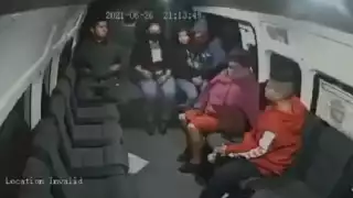 Hombre asalta a mano armada a combi en Edomex