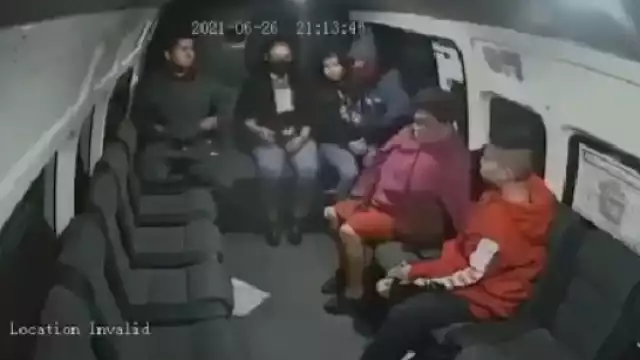 Hombre asalta a mano armada a combi en Edomex