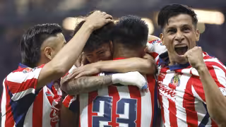 Liga MX: Las Chivas de Milito golean 3-0 a los Pumas y son líderes el Apertura 2026