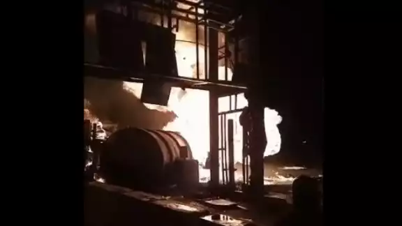 La columna de fuego se podía ver a varios metros de distancia