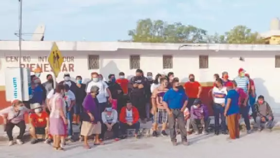 Los 86 burócratas fueron destituidos de sus puestos el pasado 4 de enero sin alguna explicación que justificara el cese de labores Los 86 burócratas fueron destituidos de sus puestos el pasado 4 de enero sin alguna explicación que justificara el cese de labores