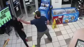 El hecho ocurrió en el Condado de Yuma, dentro de un local de conveniencia en una gasolinería de la comunidad de Chevron