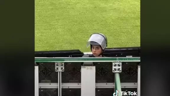 La joven policía está en la mira de miles de usuarios de TikTok