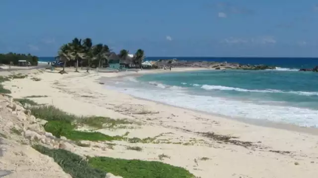 Recibe este nombre por un río que solía pasar por este mismo punto en la isla