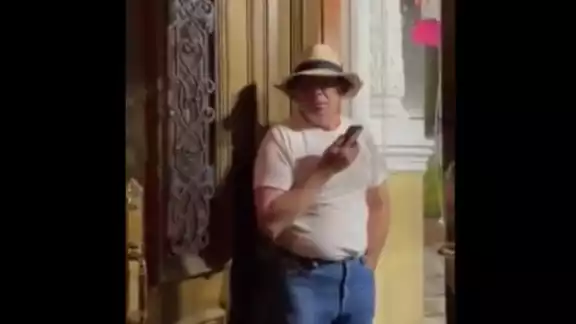 El hotel se encuentra sobre la calle 59 por 60, y los huéspedes fueron sacados a plena noche El hotel se encuentra sobre la calle 59 por 60, y los huéspedes fueron sacados a plena noche