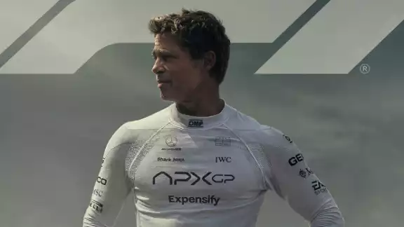 'F1' es protagonizada por Brad Pitt, interpretando a una antigua estrella en ascenso
