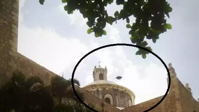 El objeto fue captado arriba de la Iglesia de la Tercera Orden