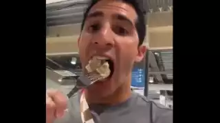 Rommel Pacheco disfruta de todo los platillos tradicionales