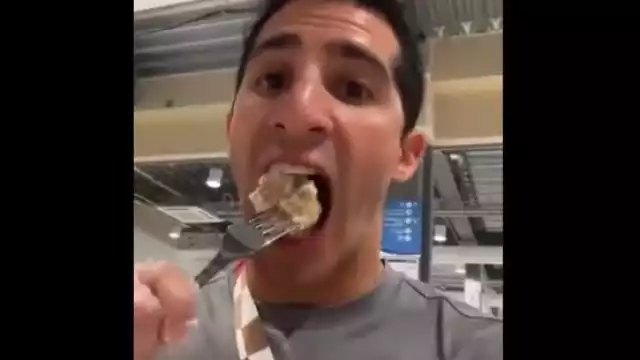 Rommel Pacheco disfruta de todo los platillos tradicionales