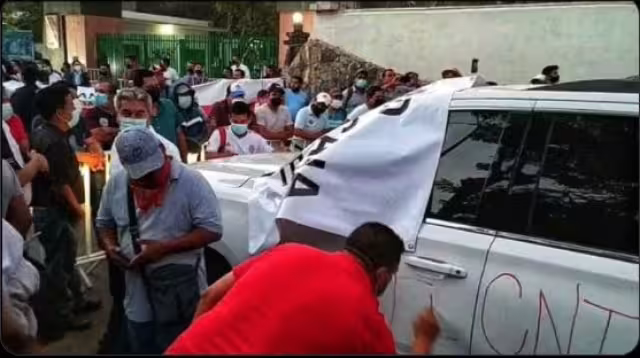 Maestros de la CNTE bloquea carretera San Cristóbal-Tuxtla
