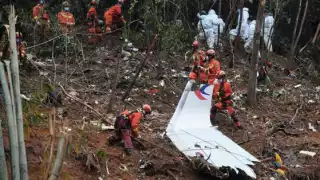 Las autoridades se encuentran realizando las investigaciones sobre la caída del avión de  China Eastern