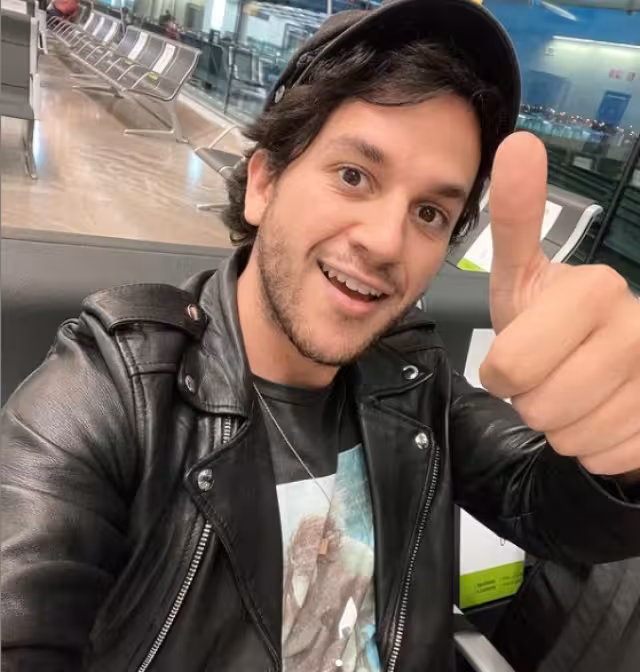 El youtuber se dio a conocer en las redes sociales cuando comenzó a publicar una serie de videos tocando la batería