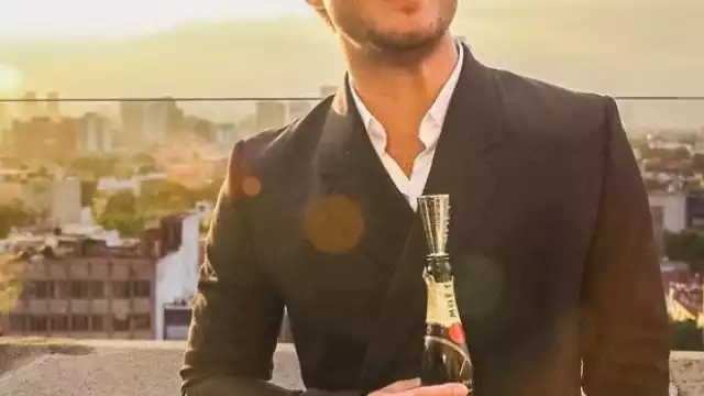 Critican a Diego Boneta por no saber cantar en un bar