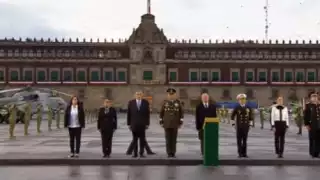 Izamiento de bandera en memoria de las víctimas de los sismos de 1985 y 2017
