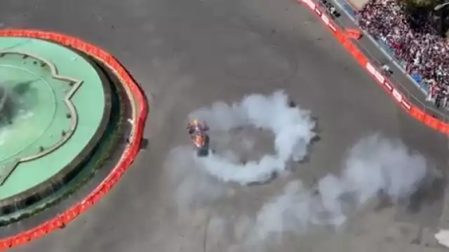 Checo Pérez demuestra su talento en el Red Bull Show Run CDMX 2021