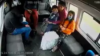 En cuestión de minutos, los dos hombres robaron y agredieron a una mujer