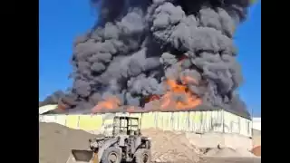 El fuerte incendio se pudo ver a varios kilómetros de distancia
