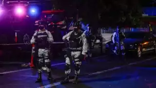 Dos hombres resultaron heridos, uno de ellos con un impacto de bala en el cráneo y otros seis distribuidos en el cuerpo