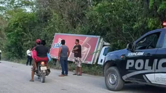 La carretera de acceso al municipio se encuentra en pésimas condiciones y no hay vigilancia La carretera de acceso al municipio se encuentra en pésimas condiciones y no hay vigilancia