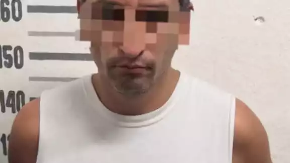 Los oficiales procedieron a asegurar a Rodolfo "N", para ponerlo a disposición de la Fiscalía General del Estado Los oficiales procedieron a asegurar a Rodolfo "N", para ponerlo a disposición de la Fiscalía General del Estado