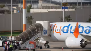 Avión de Flydubai rumbo a Tel Aviv aterriza de emergencia; pilotos resultan heridos