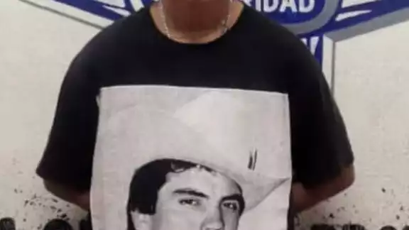 El detenido fue trasladado a las instalaciones de Seguridad Pública para llevar a cabo las diligencias correspondientes El detenido fue trasladado a las instalaciones de Seguridad Pública para llevar a cabo las diligencias correspondientes