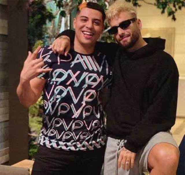 Los integrantes del Grupo Firme compartirán micrófonos con Maluma