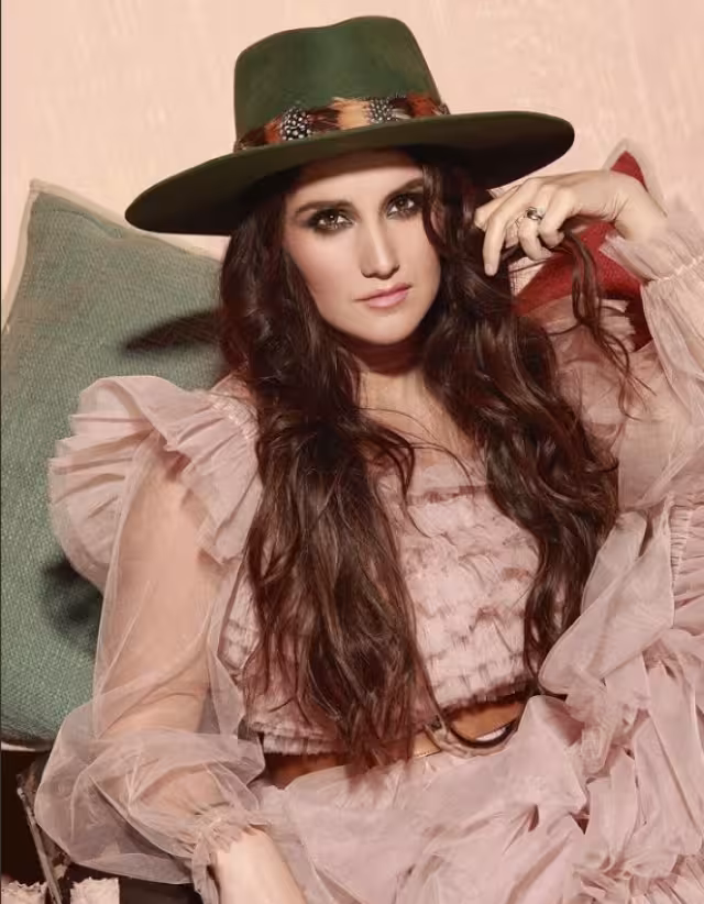 Dulce María compartió una fotografía de su ser querido que murió, donde se le vió en su época de juventud