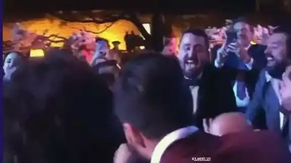 Amaury Vergara en una boda durante el Clásico Nacional Amaury Vergara en una boda durante el Clásico Nacional