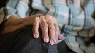 Abuelito de 81 años deja la milpa y pide limosna para vivir en Mérida