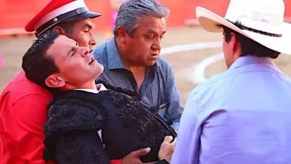 “Lo están operando en este momento”, dijo al POR ESTO! Michel Lagravere, padre de André ayer por la noche