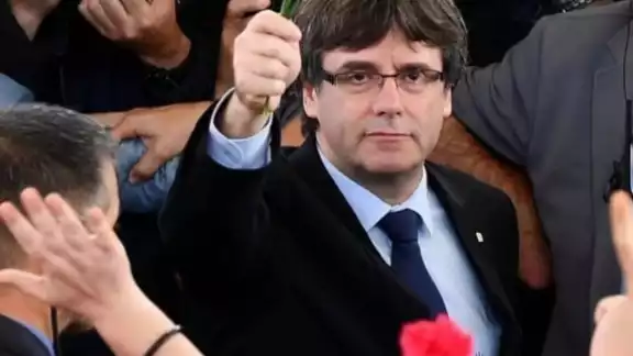 La policía italiana detuvo al expresidente de la Generalitat de Cataluña Carles Puigdemont. El político era prófugo de la justicia española desde 2017 La policía italiana detuvo al expresidente de la Generalitat de Cataluña Carles Puigdemont. El político era prófugo de la justicia española desde 2017