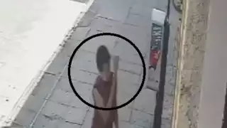 José Eduardo fue captado por una cámara del sindicato del FUTV al momento de tirar una losa