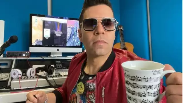 Grupo Cañaveral, acompañado de Joe Montana fueron los encargados de interpretar la canción oficial de esta cobertura por televisión Azteca y que lleva por nombre “Con todo el corazón”