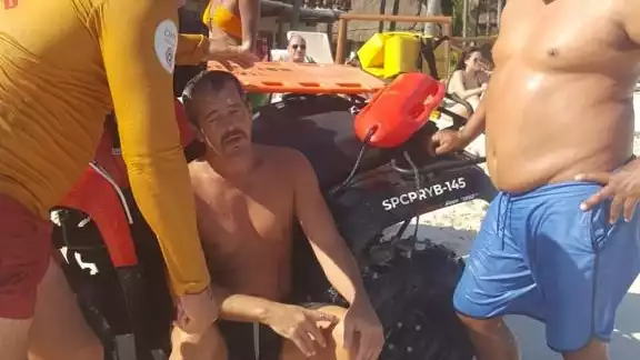 El extranjero no requirió ser trasladado hacia un hospital de Playa del Carmen, ya que fue valorado en el lugar El extranjero no requirió ser trasladado hacia un hospital de Playa del Carmen, ya que fue valorado en el lugar