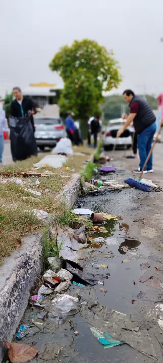 En México se conoce como tequio a la faena o trabajo colectivo que toda persona debe a su comunidad