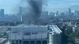 Se incendia Fórum Buenavista en CDMX, desalojan la plaza comercial