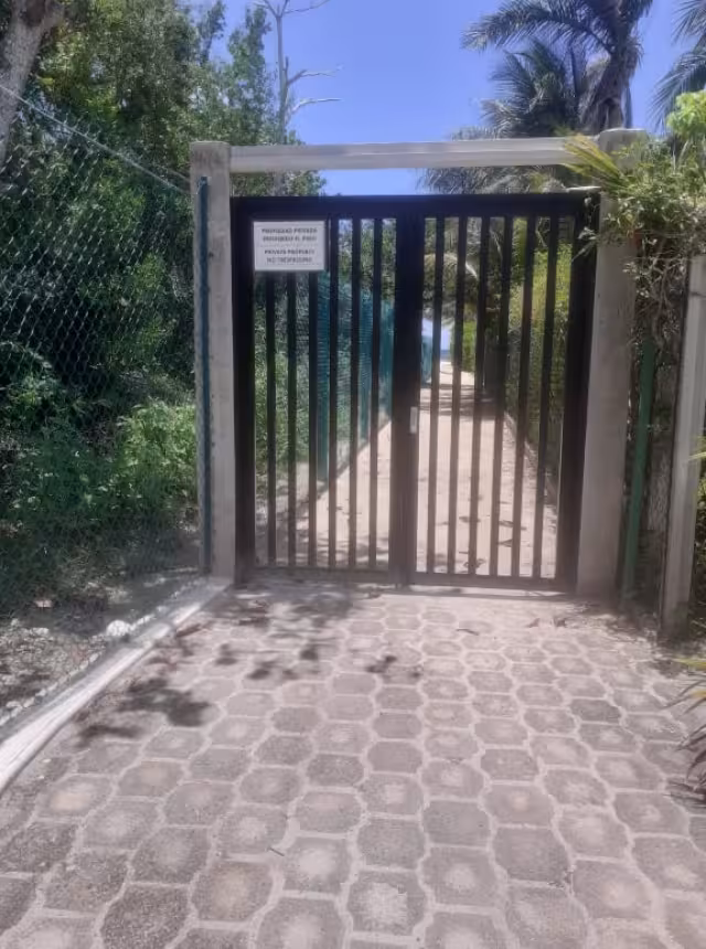 Los habitantes de Cozumel indicaron su molestia, pues no se respeta el decreto federal de libre acceso a las playas en México