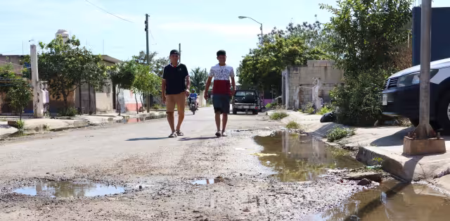 Vecinos denuncian que el problema tiene varios años y que ninguna dependencia se hace responsable
