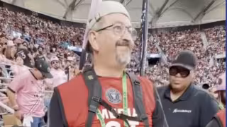 Messi golpea a fotógrafo con pelotazo en partido del Inter Miami