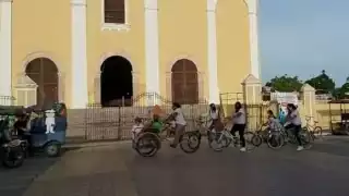 Los jóvenes llevaron todo tipo de bicicletas para el recorrido. Foto: Captura