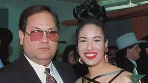 Abraham Quintanilla aseguró que la culpable de la muerte de la cantante está más segura en la cárcel que en libertad Abraham Quintanilla aseguró que la culpable de la muerte de la cantante está más segura en la cárcel que en libertad
