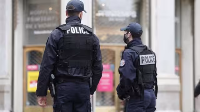 Al menos un muerto y un herido grave en un tiroteo frente a un hospital de París