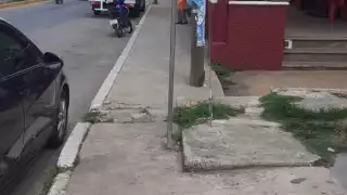 Según el ciudadano Crisanto Suárez Pech, invade todo lo ancho del embaquetado