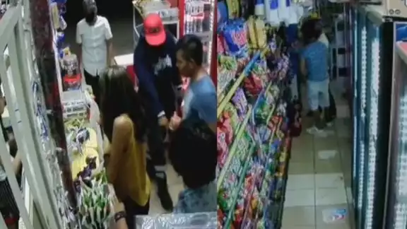 El vídeo tiene una duración de dos minutos y 20 segundos, tiempo que les llevó a los sujetos cometer el robo El vídeo tiene una duración de dos minutos y 20 segundos, tiempo que les llevó a los sujetos cometer el robo