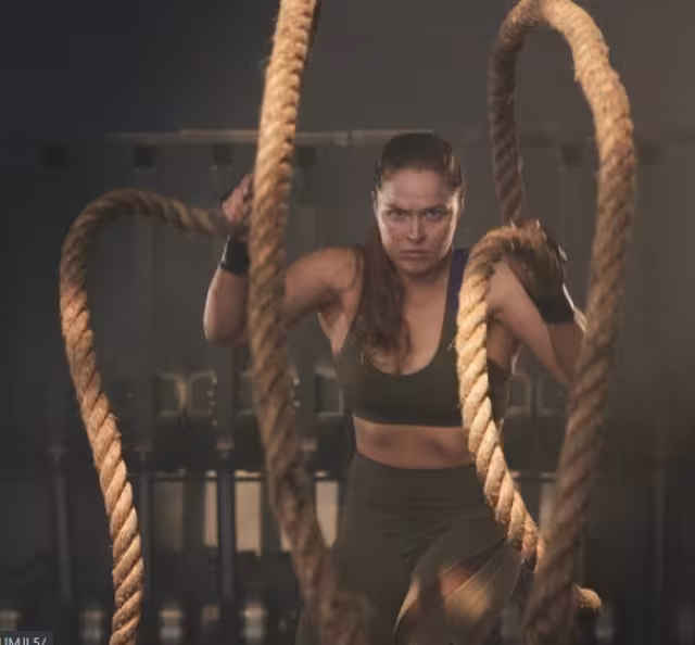 La luchadora presumió su embarazo con fotografías