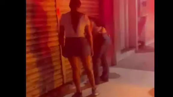 La familia del menor llegó para buscar al niño, quien se encontraba encerrado La familia del menor llegó para buscar al niño, quien se encontraba encerrado