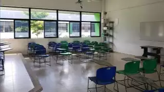 Los estudiantes regresarán a las aulas un año y medio después de que cerraron por la pandemia
