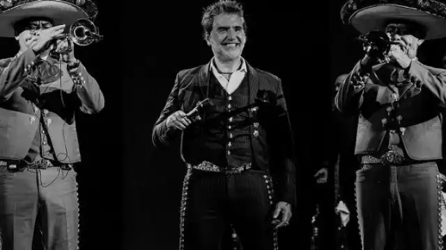 Por cerca de dos horas, los seguidores de Alejandro Fernández corearon sus más grandes éxitos