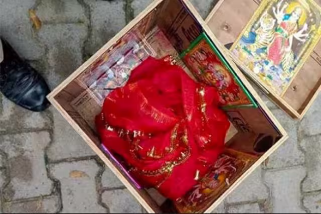 La persona quien la encontró, de nombre Gullu Chaudhary, descubrió a la bebé el 15 de junio